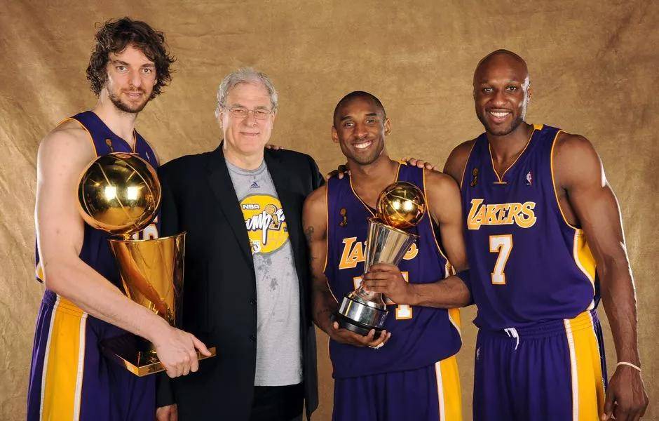 九游娱乐空间-关于湖人对阵巴萨展开拉锯大战，最终险胜对手！的信息