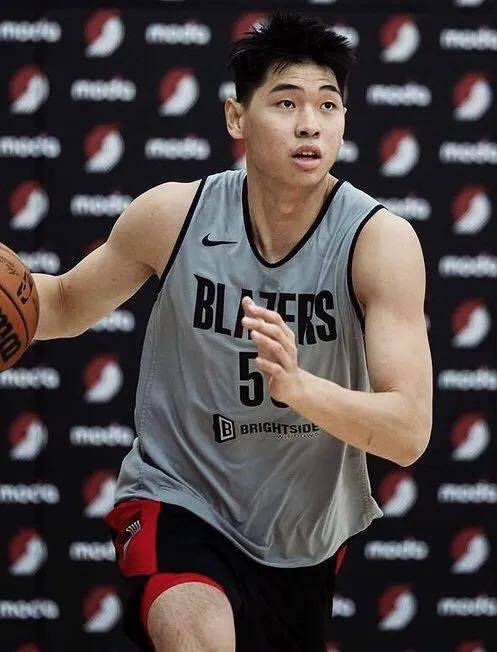 九游下载中心-关于库里官方宣布晋级下一阶段新规，日本队引发争议！比赛高潮迭起的信息