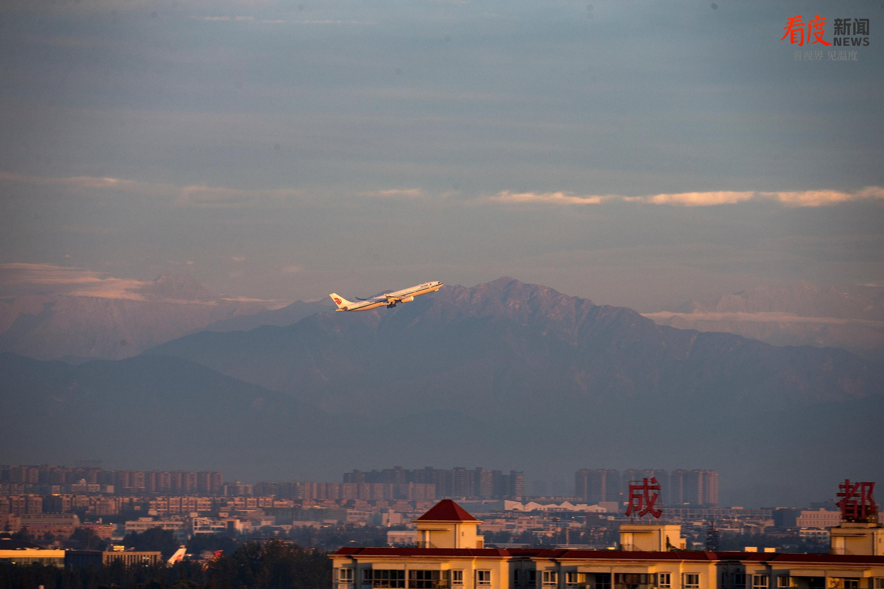 jiuyou-包含赛地聚焦——葡超国际比赛日热度飙升；费耶诺德迎来里程碑；压力陡增；资深球员宣示担当的词条